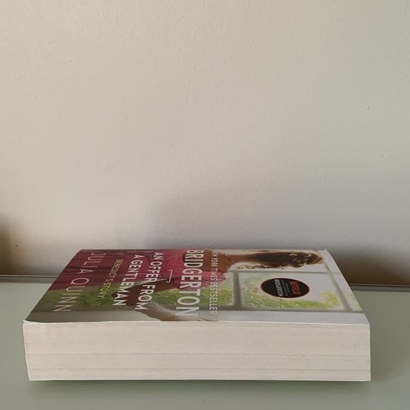 Paperback book Bridgerton an offer from a gentleman historical romance books - Picture 5 of 6